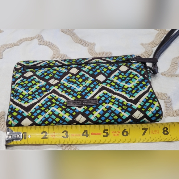 *Like New* Vera Bradley Rain Forest Patterned RFID Front zip Wristlet - Picture 3 of 5